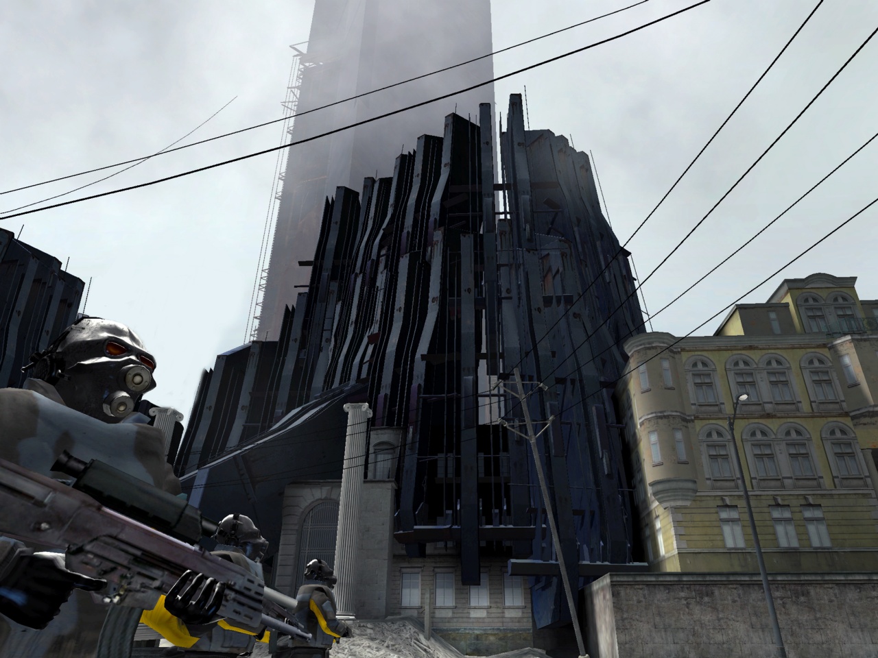 La Citadelle de Half-Life 2, aussi menaçante que doit l'être tout bâtiment administratif.