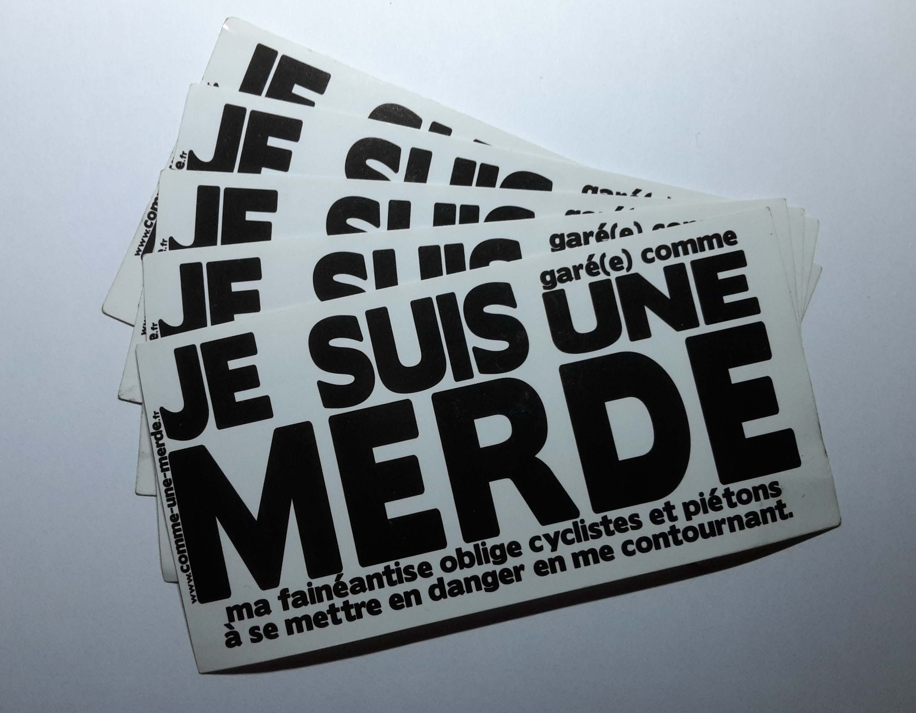 Des "collants pour auto" qui ne font pas de dommages mais qui soulagent, presque gratuit si vous les imprimez vous-même (sur comme-une-merde.fr), ou à partir de 5 euros les dix (sur garecommeunemerde.fr).
